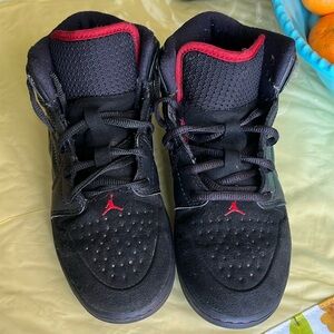 Mid Jordan kids Sz 4Y
